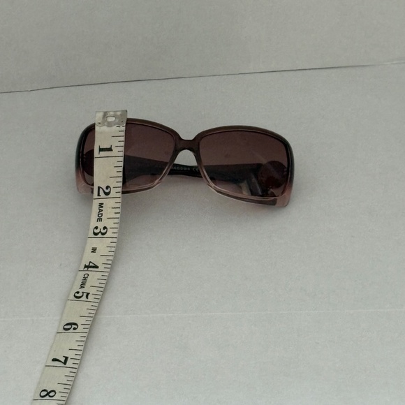 Marc By MARC JACOBS Women's Sunglasses. - Picture 11 of 11